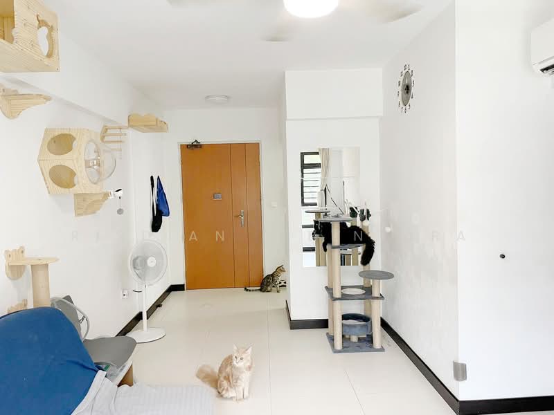 868C Tampines Avenue 8, 868C Tampines Avenue 8, 2 Bedrooms, 721 sqft, HDB Flat For Sale, by Risdian Isbintara, 500103493 - Living room/ Main door - PropertyGuru.com.sg