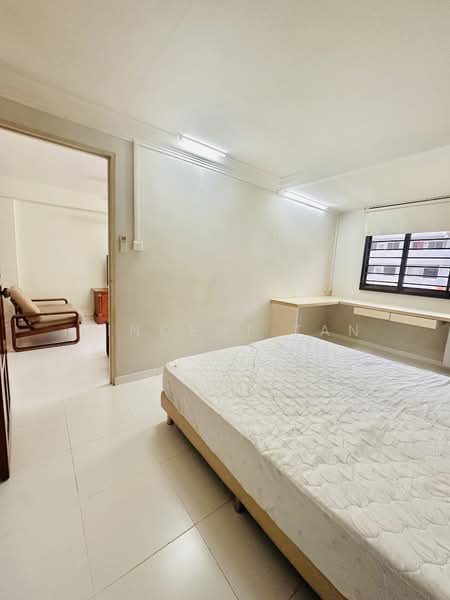 305 Serangoon Avenue 2, 305 Serangoon Avenue 2, 2 Bedrooms, 753 sqft, HDB Flat For Sale, by Vincent Tan, 500103495 - Bedroom - PropertyGuru.com.sg