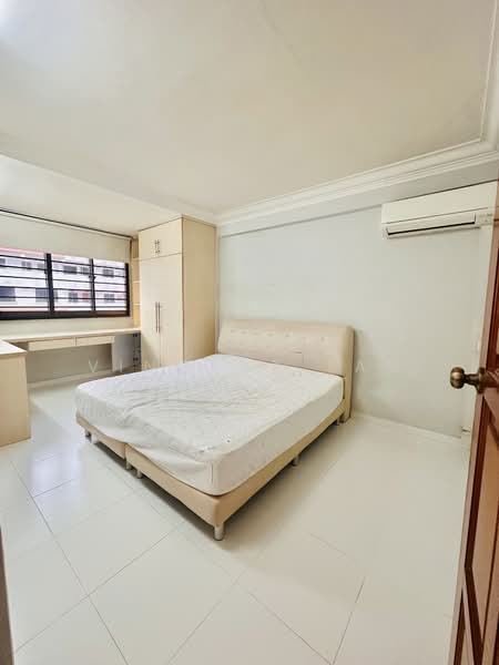 305 Serangoon Avenue 2, 305 Serangoon Avenue 2, 2 Bedrooms, 753 sqft, HDB Flat For Sale, by Vincent Tan, 500103495 - Bedroom - PropertyGuru.com.sg