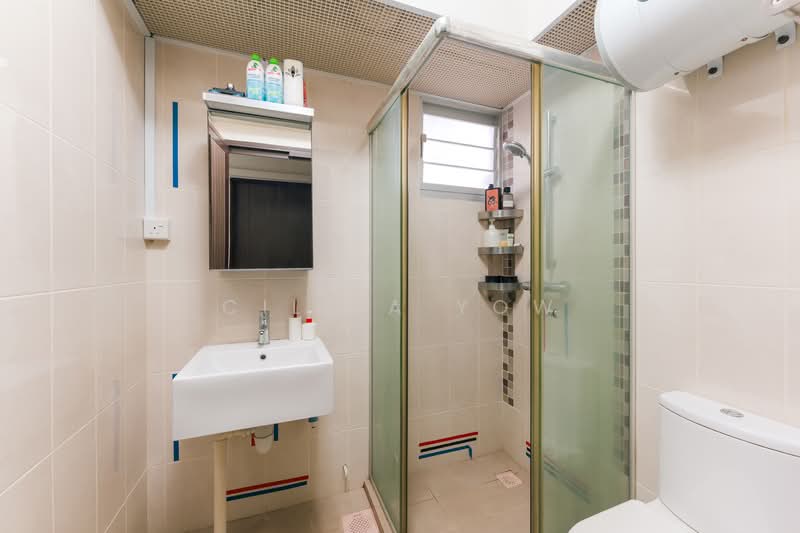 454 Fajar Road, 454 Fajar Road, 2 Bedrooms, 732 sqft, HDB Flat For Sale, by Cillia Yow, 500103510 - Bathroom - PropertyGuru.com.sg
