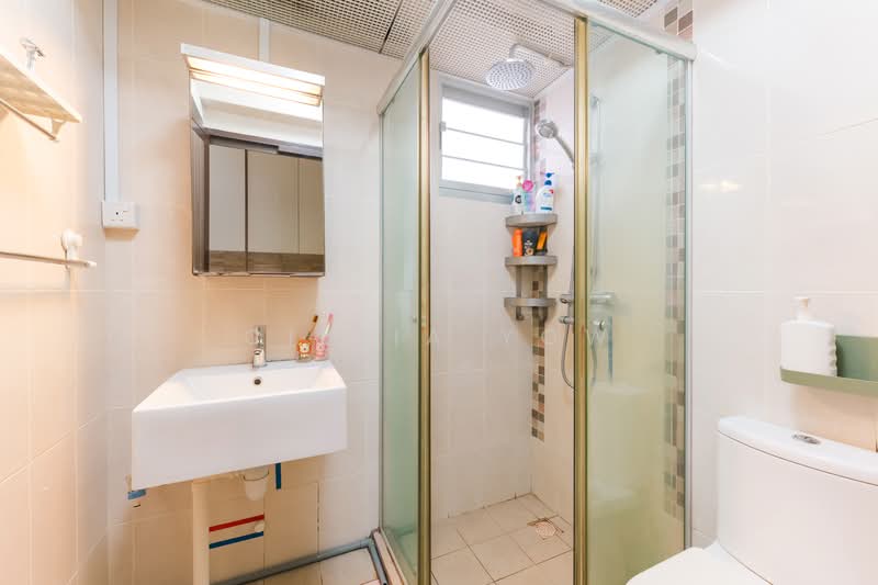 454 Fajar Road, 454 Fajar Road, 2 Bedrooms, 732 sqft, HDB Flat For Sale, by Cillia Yow, 500103510 - Bathroom - PropertyGuru.com.sg