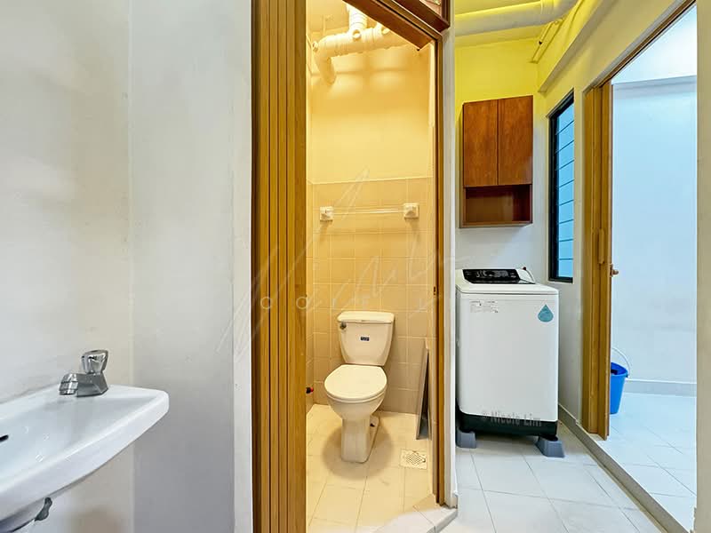 Tanglin View, 150 Prince Charles Crescent, 3 Bedrooms, 1,152 sqft, Condominium For Rent, by Nicole Lim, 500103513 - Yard, Utility Room & Helper's W.C. - PropertyGuru.com.sg