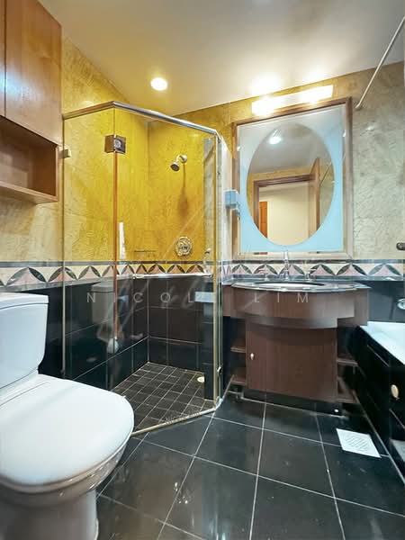 Tanglin View, 150 Prince Charles Crescent, 3 Bedrooms, 1,152 sqft, Condominium For Rent, by Nicole Lim, 500103513 - Master Bedroom Ensuite - PropertyGuru.com.sg