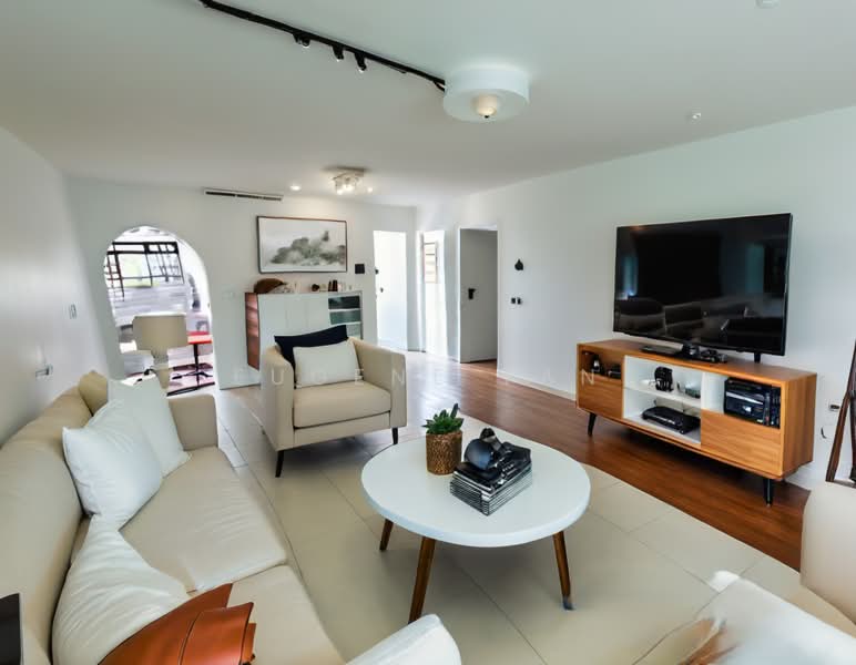 37 Bedok South Avenue 2, 37 Bedok South Avenue 2, 3 Bedrooms, 904 sqft, HDB Flat For Sale, by Eugene Tan, 500103517 - Living Room - PropertyGuru.com.sg