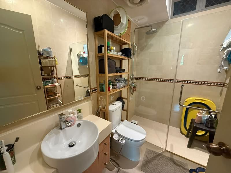 Ville Royale, 310 River Valley Road, 3 Bedrooms, 1,044 sqft, Apartment For Sale, by Mick Ho, 500103531 - Bathroom - PropertyGuru.com.sg
