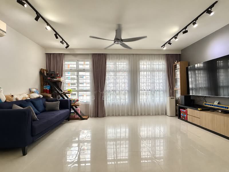 120C Canberra Crescent, 120C Canberra Crescent, 3 Bedrooms, 1,216 sqft, HDB Flat For Sale, by Douglas Lim, 500103546 - Living Room - PropertyGuru.com.sg