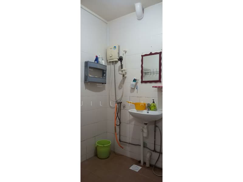 108 Gangsa Road, 108 Gangsa Road, 2 Bedrooms, 728 sqft, HDB Flat For Sale, by Jill Pan, 500103550 - Bathroom - PropertyGuru.com.sg