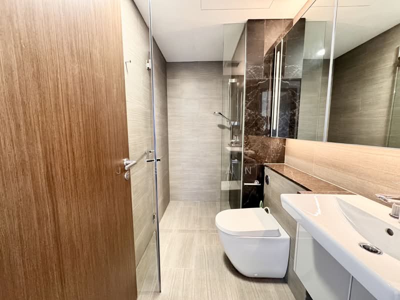 Parc Esta, 908 Sims Avenue, 2 Bedrooms, 700 sqft, Condominium For Rent, by Jason Ang, 500103563 - Common bathroom - PropertyGuru.com.sg