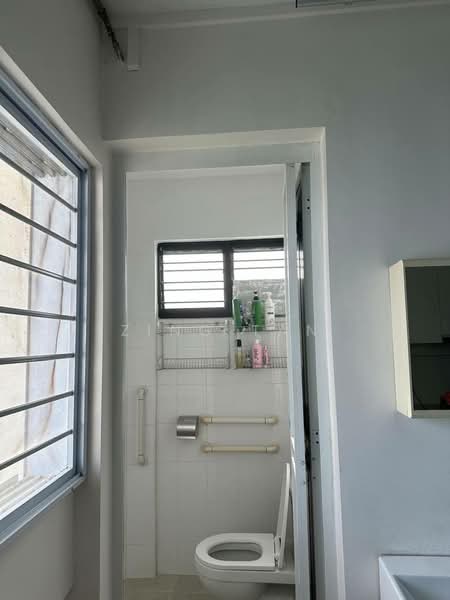 247 Jurong East Street 24, 247 Jurong East Street 24, Room Rental, 90 sqft, HDB Flat For Rent, by Zing Tan, 500103564 - Bathroom - PropertyGuru.com.sg