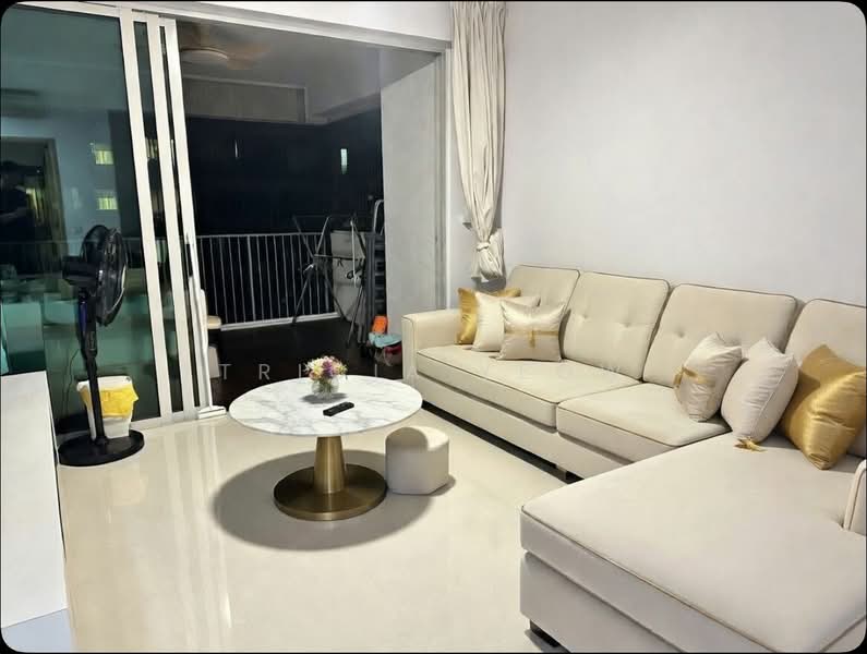 Caspian, 50 Lakeside Drive, 3 Bedrooms, 1,216 sqft, Condominium For Sale, by Tricia Yeow, 500103568 - Living Room - PropertyGuru.com.sg