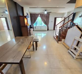 For Sale - C.H.E.A.P 4 STOREYS INTER-TERRACE WITH PRIVATE LIFT