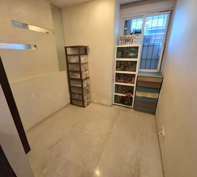 C.H.E.A.P 4 STOREYS INTER-TERRACE WITH PRIVATE LIFT, Andrews Terrace, 6 Bedrooms, 4,000 sqft, Terraced House For Sale, by Aloysius Thomas Tan, 500103569 - Interior - PropertyGuru.com.sg