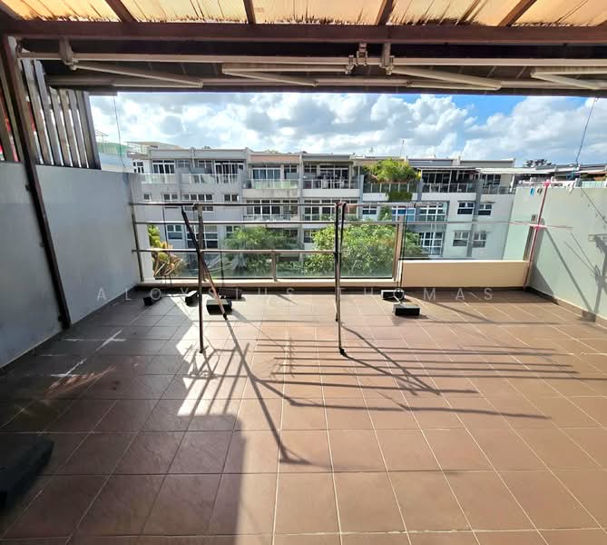 C.H.E.A.P 4 STOREYS INTER-TERRACE WITH PRIVATE LIFT, Andrews Terrace, 6 Bedrooms, 4,000 sqft, Terraced House For Sale, by Aloysius Thomas Tan, 500103569 - Balcony - PropertyGuru.com.sg