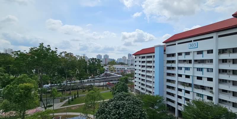 305 Jurong East Street 32, 305 Jurong East Street 32, 3 Bedrooms, 1,422 sqft, HDB Flat For Sale, by Alex Ang, 500103579 - Exterior - PropertyGuru.com.sg