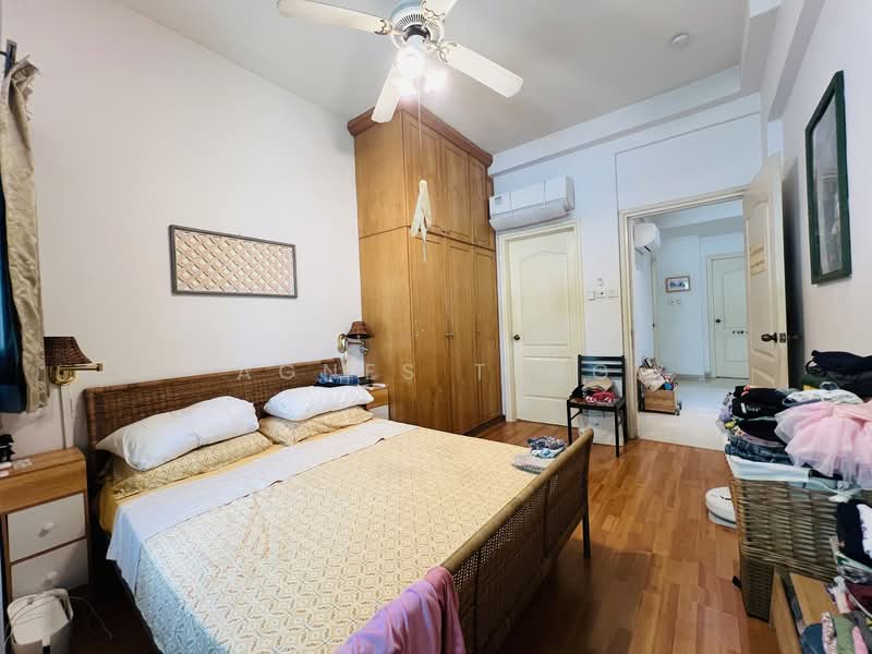 Ville Royale, 310 River Valley Road, 3 Bedrooms, 1,044 sqft, Apartment For Sale, by Agnes Teng, 500103584 - Master Bedroom - PropertyGuru.com.sg