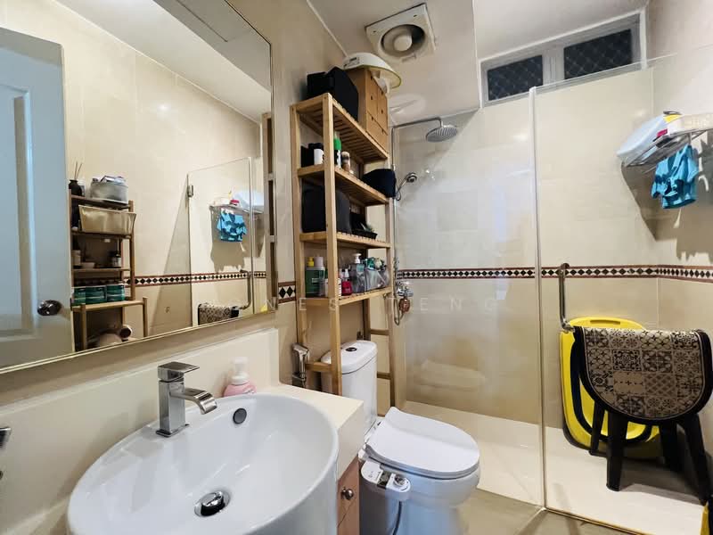 Ville Royale, 310 River Valley Road, 3 Bedrooms, 1,044 sqft, Apartment For Sale, by Agnes Teng, 500103584 - Master bdrm attached Bathroom - PropertyGuru.com.sg