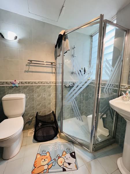 Ville Royale, 310 River Valley Road, 3 Bedrooms, 1,044 sqft, Apartment For Sale, by Agnes Teng, 500103584 - Common Bathroom - PropertyGuru.com.sg