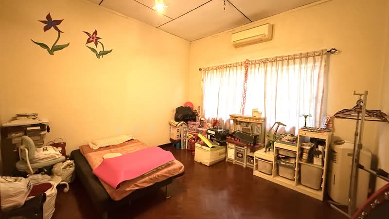 Original 2 Storey Detached @ Upper Thomson / Westlake Ave / Marymount MRT, Westlake Avenue, 5 Bedrooms, 4,500 sqft, Detached House For Sale, by Jessy Han, 500103585 - Bedroom - PropertyGuru.com.sg