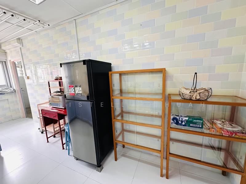 660 Hougang Avenue 8, 660 Hougang Avenue 8, 3 Bedrooms, 1,119 sqft, HDB Flat For Sale, by Christella Chuah, 500103594 - Kitchen - PropertyGuru.com.sg