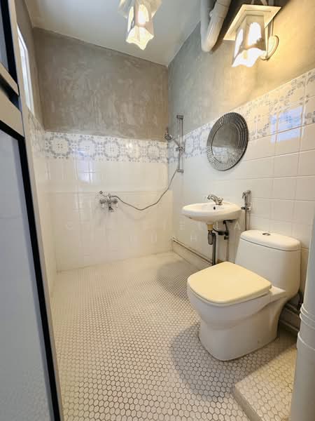 660 Hougang Avenue 8, 660 Hougang Avenue 8, 3 Bedrooms, 1,119 sqft, HDB Flat For Sale, by Christella Chuah, 500103594 - Bathroom - PropertyGuru.com.sg