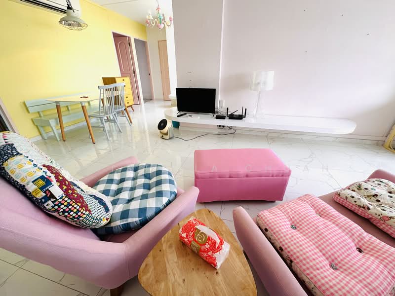 660 Hougang Avenue 8, 660 Hougang Avenue 8, 3 Bedrooms, 1,119 sqft, HDB Flat For Sale, by Christella Chuah, 500103594 - Living Room - PropertyGuru.com.sg