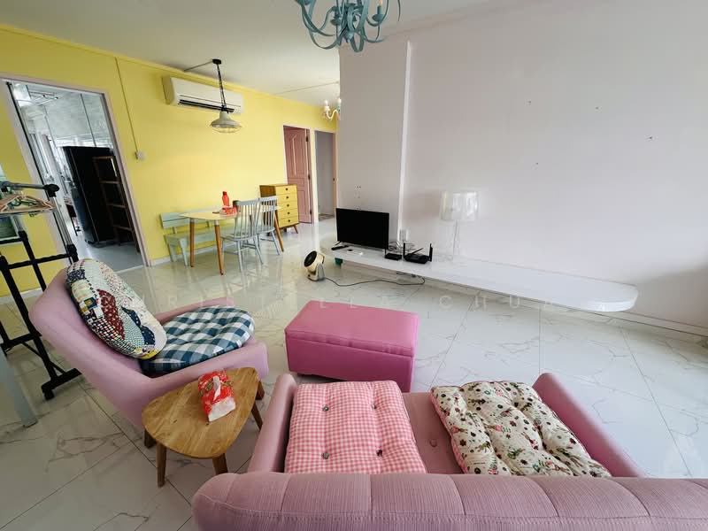 660 Hougang Avenue 8, 660 Hougang Avenue 8, 3 Bedrooms, 1,119 sqft, HDB Flat For Sale, by Christella Chuah, 500103594 - Living Room - PropertyGuru.com.sg