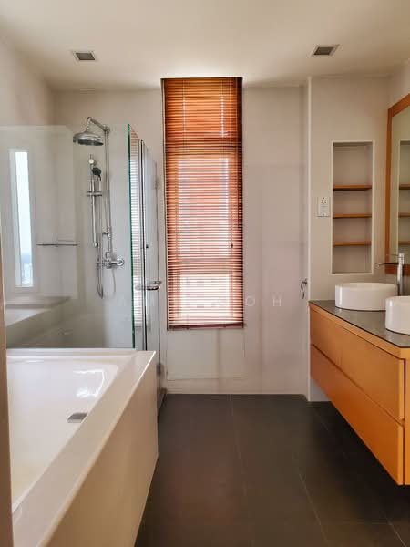 Scotts 28, 28 Scotts Road, 4 Bedrooms, 3,606 sqft, Condominium For Sale, by Amy Goh, 500103595 - Master Bathroom - PropertyGuru.com.sg