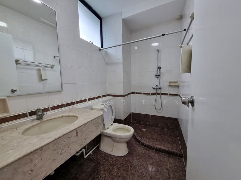 Siglap Center, 55 Siglap Road, 3 Bedrooms, 1,290 sqft, Apartment For Rent, by Richard Then, 500103596 - Bathroom - PropertyGuru.com.sg