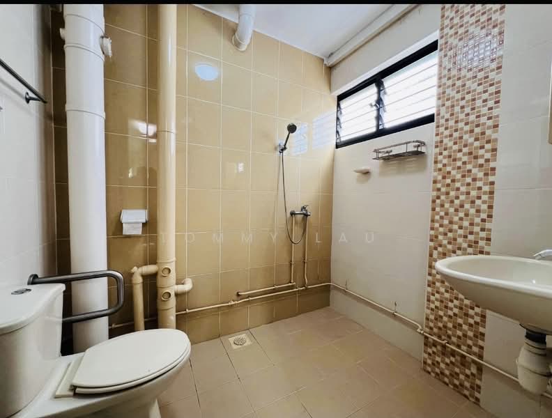 66 Bedok South Avenue 3, 66 Bedok South Avenue 3, 3 Bedrooms, 1,324 sqft, HDB Flat For Sale, by Tommy Lau, 500103604 - Bathroom - PropertyGuru.com.sg