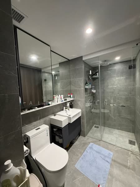 Riverfront Residences, 55 Hougang Avenue 7, 2 Bedrooms, 614 sqft, Condominium For Rent, by Alex Deven, 500103616 - Bathroom - PropertyGuru.com.sg