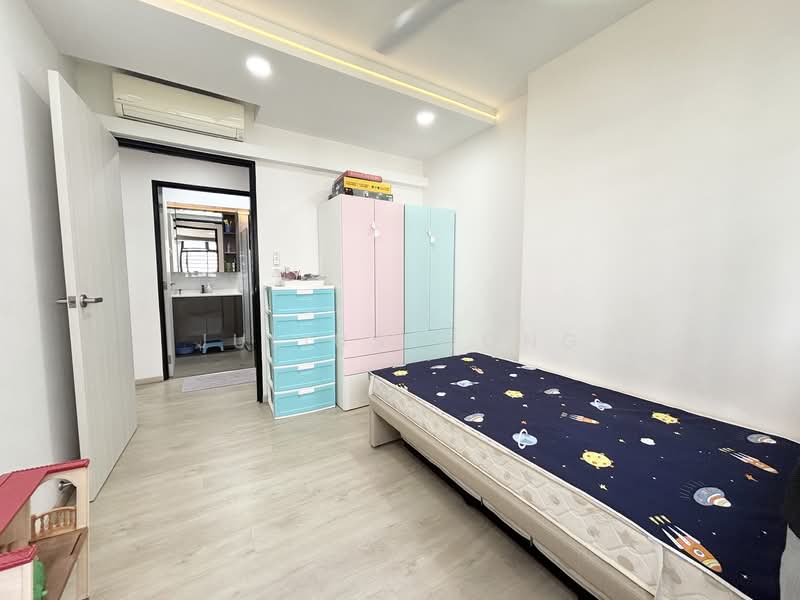 818A Choa Chu Kang Avenue 1, 818A Choa Chu Kang Avenue 1, 3 Bedrooms, 990 sqft, HDB Flat For Sale, by Julius Wong, 500103619 - Common Room 1 - PropertyGuru.com.sg