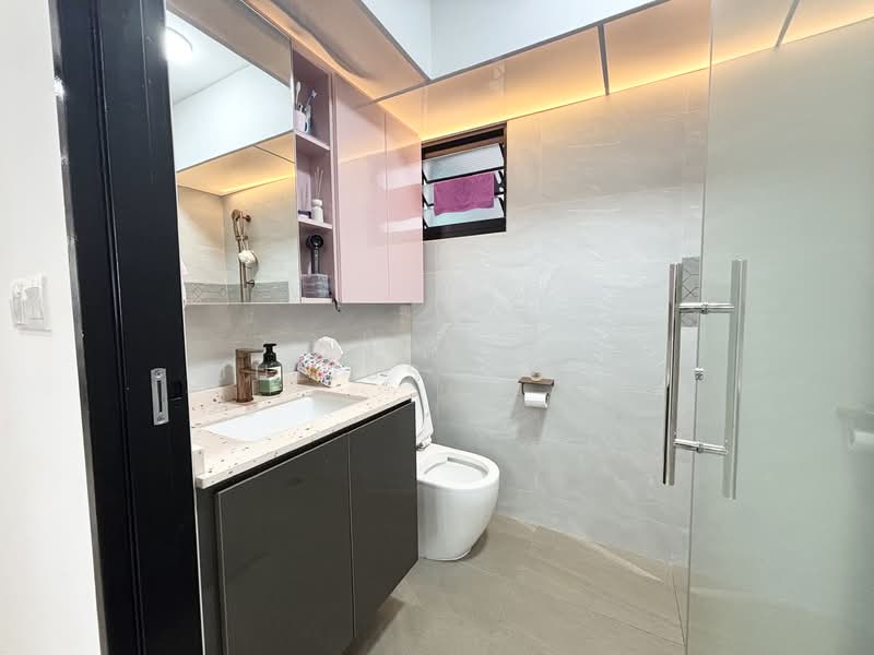 818A Choa Chu Kang Avenue 1, 818A Choa Chu Kang Avenue 1, 3 Bedrooms, 990 sqft, HDB Flat For Sale, by Julius Wong, 500103619 - Bathroom - PropertyGuru.com.sg