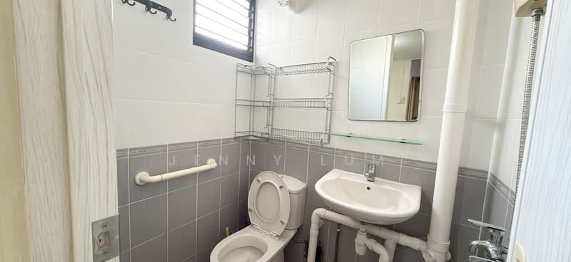 127 Bedok North Street 2, 127 Bedok North Street 2, 2 Bedrooms, 721 sqft, HDB Flat For Rent, by Jenny Lum, 500103624 - Bathroom - PropertyGuru.com.sg