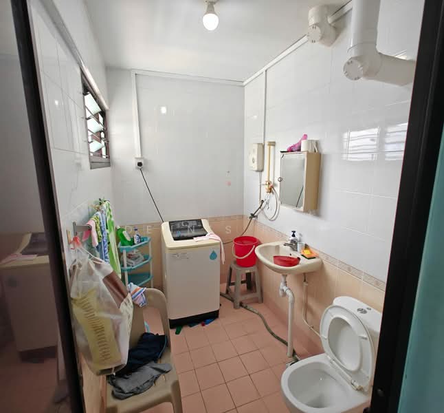 260 Tampines Street 21, 260 Tampines Street 21, 3 Bedrooms, 1,458 sqft, HDB Flat For Sale, by Dennis Lee, 500103636 - Bathroom - PropertyGuru.com.sg