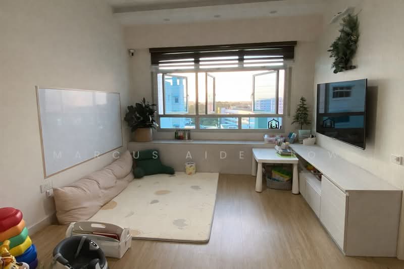 574 Choa Chu Kang Street 52, 574 Choa Chu Kang Street 52, 3 Bedrooms, 990 sqft, HDB Flat For Sale, by Marcus Aiden Low, 500103644 - Living Room - PropertyGuru.com.sg