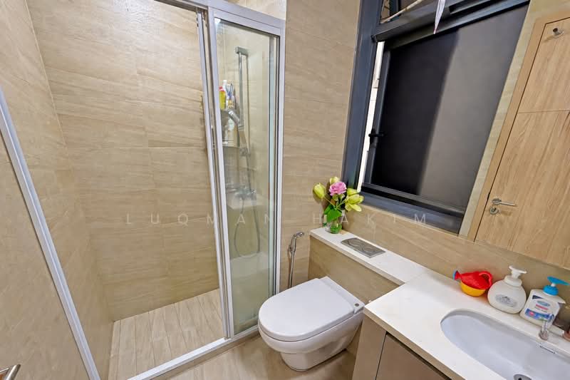 Hundred Palms Residences, 260 Yio Chu Kang Road, 3 Bedrooms, 958 sqft, Executive Condominium For Sale, by Luqman Hakim, 500103648 - Bathroom - PropertyGuru.com.sg