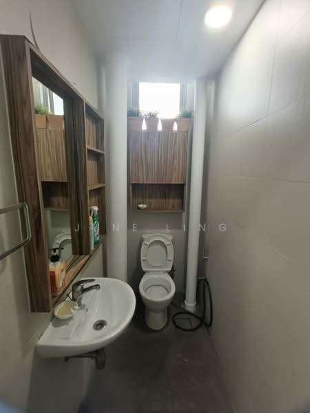 First Centre, 50 Serangoon North Avenue 4, 1,851 sqft, Light Industrial (B1) For Rent, by June Ling, 500103649 - Bathroom - CommercialGuru.com.sg