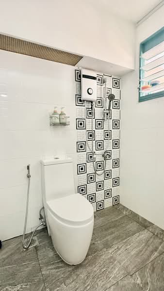 689E Woodlands Drive 75, 689E Woodlands Drive 75, 3 Bedrooms, 968 sqft, HDB Flat For Sale, by Sarimah Berahim, 500103660 - Master Bathroom - PropertyGuru.com.sg