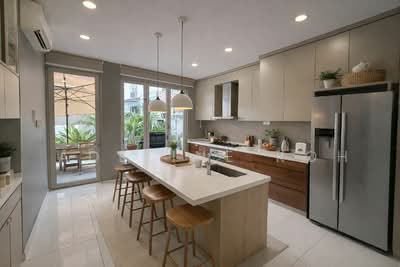 For Rent - 3 Mins to MRT. Beautifully Renovated Spacious 5 Bedrooms w 2 family areas and 4 Bathrooms