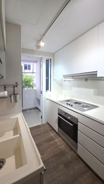 The Tampines Trilliant, 15 Tampines Central 7, 3 Bedrooms, 872 sqft, Executive Condominium For Sale, by Bernard Lee, 500103669 - Kitchen - PropertyGuru.com.sg