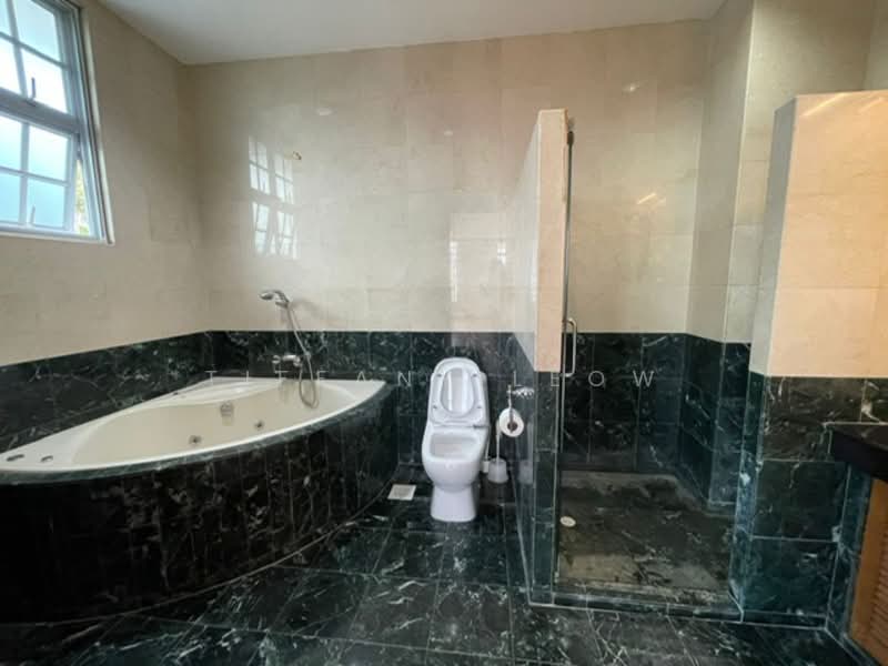 THOMSON ESTATE, , 6 Bedrooms, 4,500 sqft, Semi-Detached House For Rent, by Tiffany Leow, 500103670 - Bathroom - PropertyGuru.com.sg