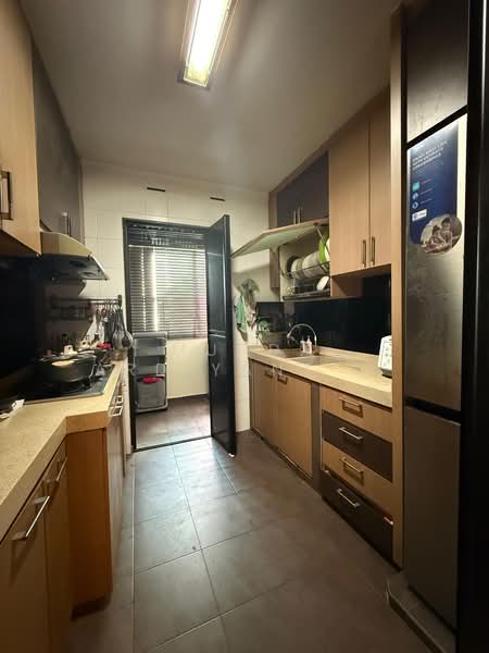 451 Yishun Ring Road, 451 Yishun Ring Road, 3 Bedrooms, 1,044 sqft, HDB Flat For Sale, by Muhd. Ardiyanto Rohman, 500103681 - Kitchen - PropertyGuru.com.sg