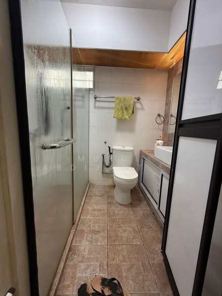 451 Yishun Ring Road, 451 Yishun Ring Road, 3 Bedrooms, 1,044 sqft, HDB Flat For Sale, by Muhd. Ardiyanto Rohman, 500103681 - Bathroom - PropertyGuru.com.sg