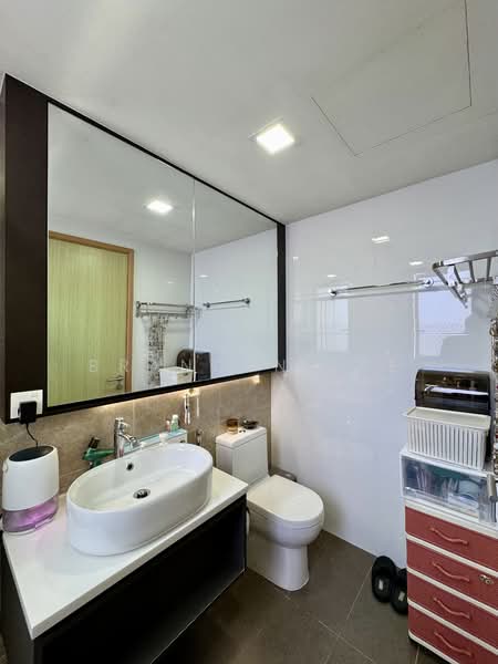 Forestville, 26 Woodlands Drive 16, 4 Bedrooms, 1,399 sqft, Executive Condominium For Sale, by Branden Lee, 500103692 - Bathroom - PropertyGuru.com.sg