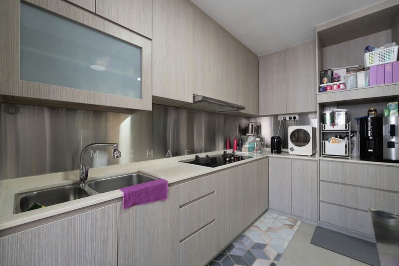 Renovated high floor EM, close to MRT, no ext and no ethnic quota!, , 4 Bedrooms, 1,561 sqft, HDB Flat For Sale, by Michael Chen, 500103702 - Kitchen - PropertyGuru.com.sg