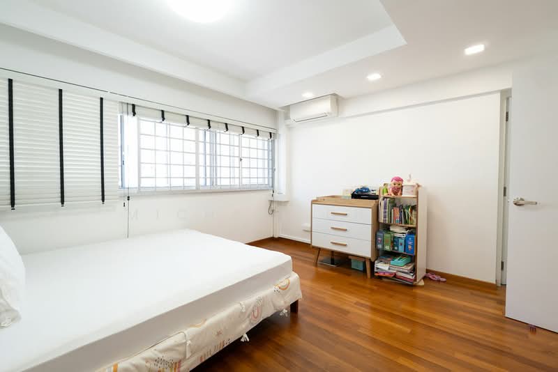 Renovated high floor EM, close to MRT, no ext and no ethnic quota!, , 4 Bedrooms, 1,561 sqft, HDB Flat For Sale, by Michael Chen, 500103702 - Bedroom - PropertyGuru.com.sg