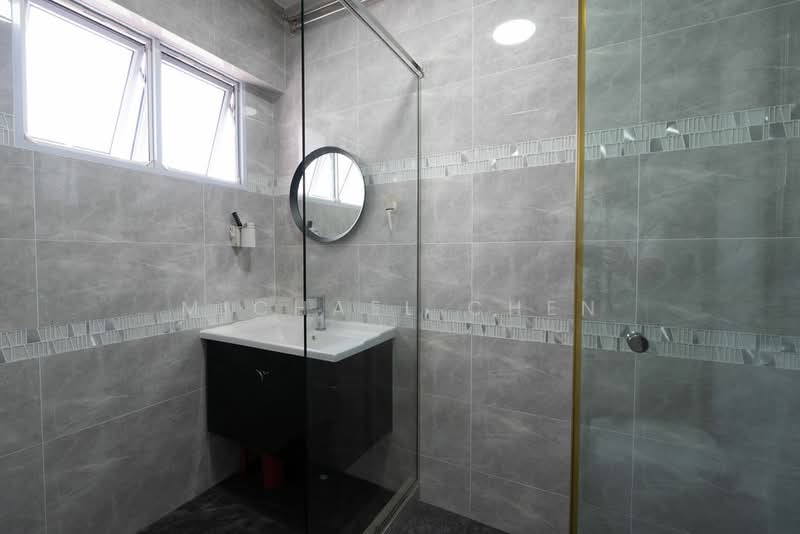 Renovated high floor EM, close to MRT, no ext and no ethnic quota!, , 4 Bedrooms, 1,561 sqft, HDB Flat For Sale, by Michael Chen, 500103702 - Bathroom - PropertyGuru.com.sg