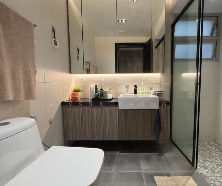 The Linear, 882 Upper Bukit Timah Road, 3 Bedrooms, 1,227 sqft, Apartment For Sale, by Klyssa Chong, 500103713 - Bathroom - PropertyGuru.com.sg