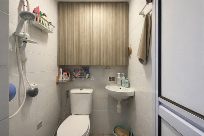 The Linear, 882 Upper Bukit Timah Road, 3 Bedrooms, 1,227 sqft, Apartment For Sale, by Klyssa Chong, 500103713 - Bathroom - PropertyGuru.com.sg