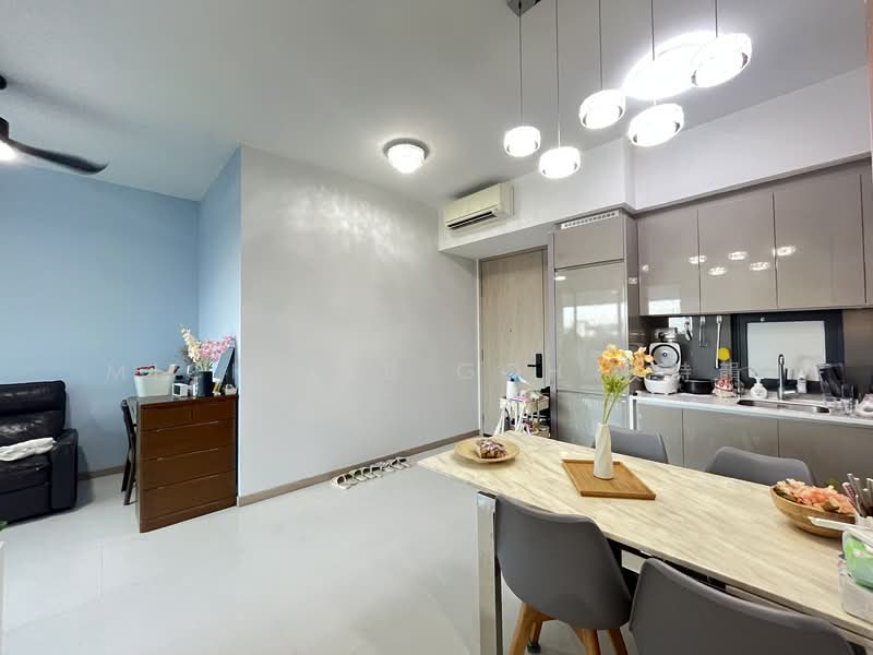 J Gateway, 2 Gateway Drive, 3 Bedrooms, 893 sqft, Condominium For Sale, by Michelle Goh 呉詩韻, 500103718 - Living Room - PropertyGuru.com.sg